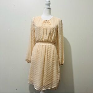 Pretty nude / cream dress very dainty SZ: XS fits 2/4